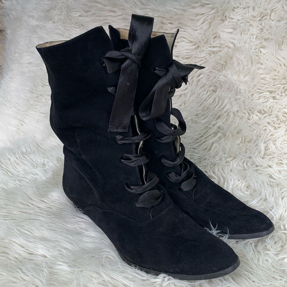 Amiana, size 9.5 Victorian leather bootie